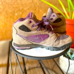 Vintage NIKE Air Caldera Hiking Boots Aztec print Purple design Women’s 6.5
